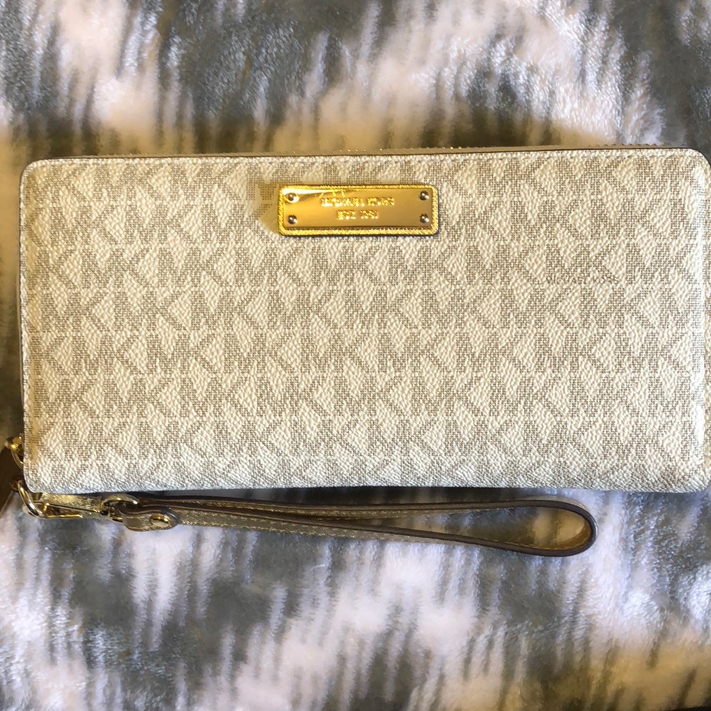 Michael Kors White and gold wallet